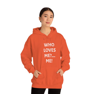 WHO LOVES ME? Unisex Heavy Blend™ Hooded Sweatshirt
